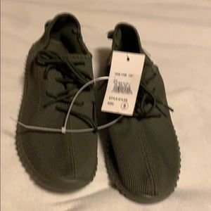 Olives green sneaker